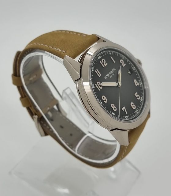 Patek Philippe Calatrava 5226G-001 Image 4